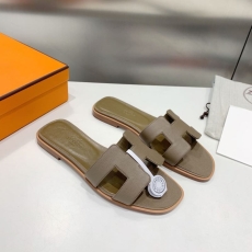 Hermes Slippers